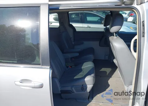 2008 Chrysler Town & Country Touring z USA, uszkodzony, nr VIN 2A8HR54P18R607080